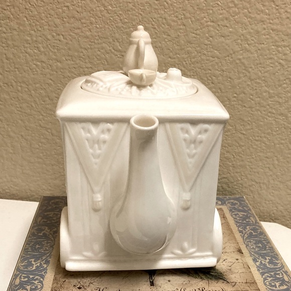 Lenox Teapot - Butlers Pantry - Picture 4 of 10